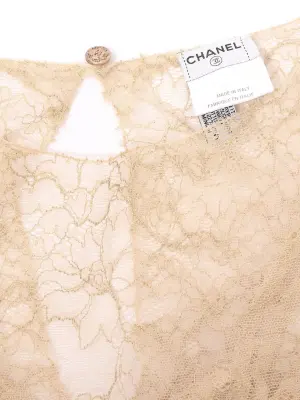 Top sans manche en dentelle de calais beige nude Spring 2005 Prix boutique 8500€ Taille 36 — photo 2