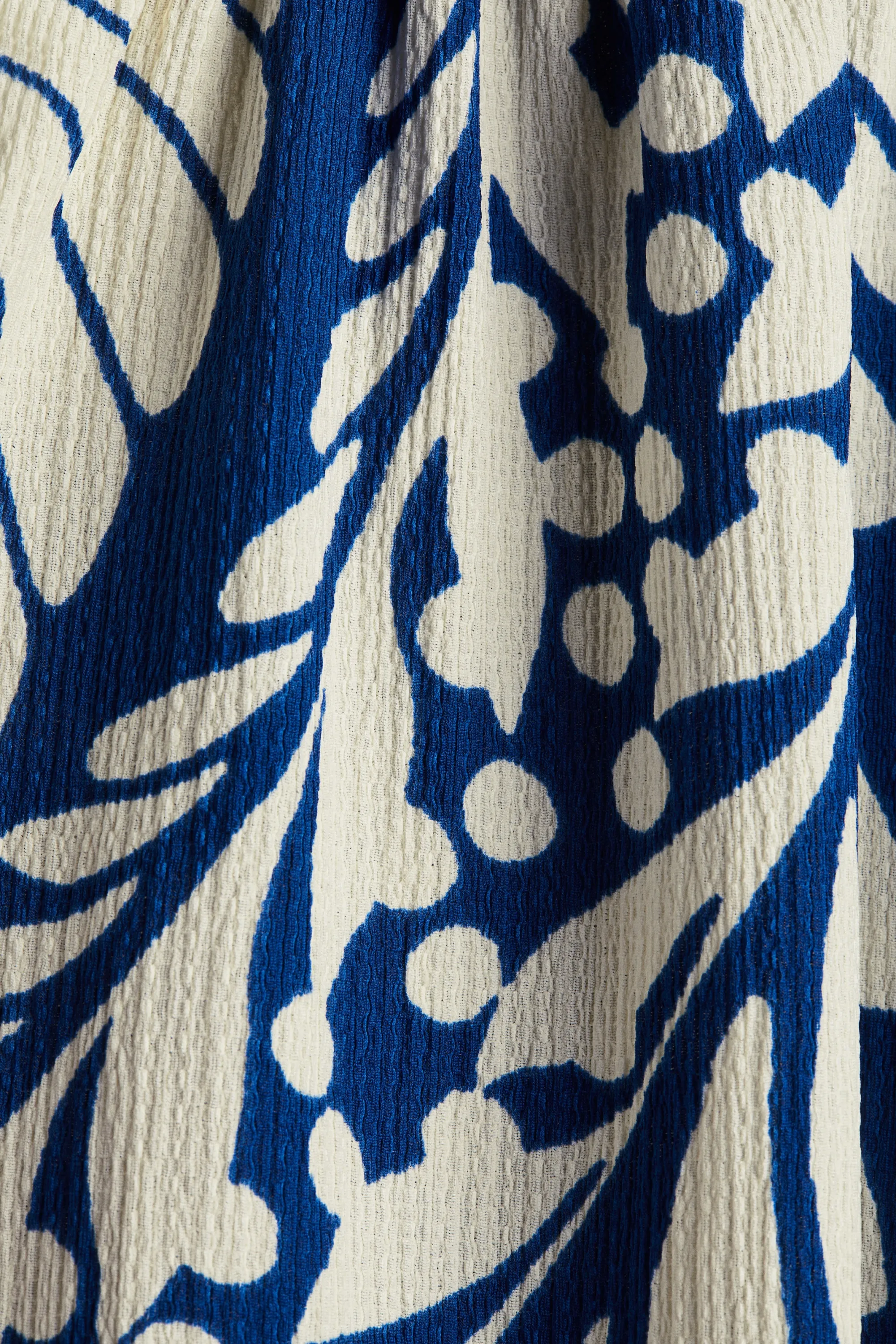 Robe en jersey froissé - Bleu/motif blanc