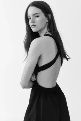 Robe maxi avec dos ouvert - Noir — photo 4