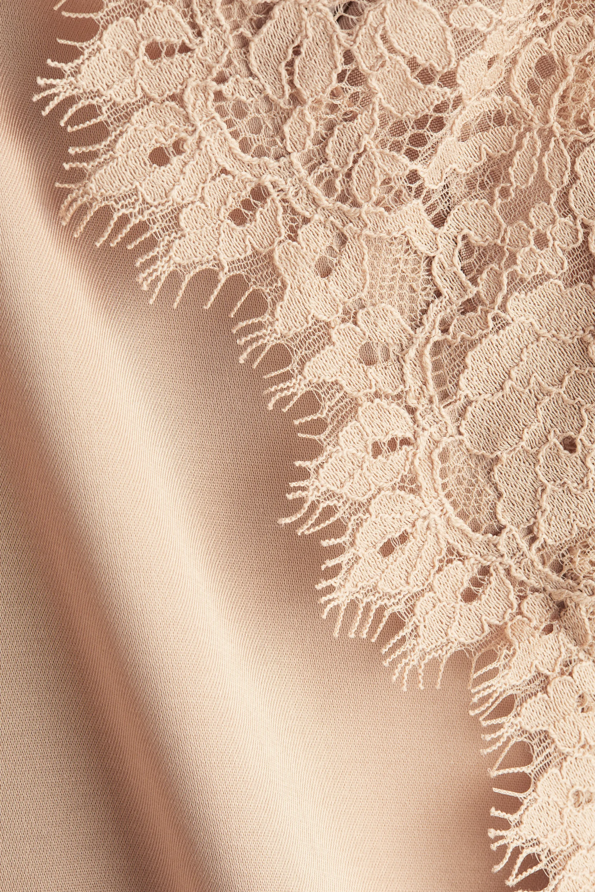 Robe en satin avec dentelle - Beige clair