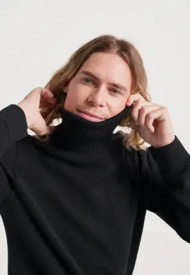 Le pull col roulé - Noir — photo 2