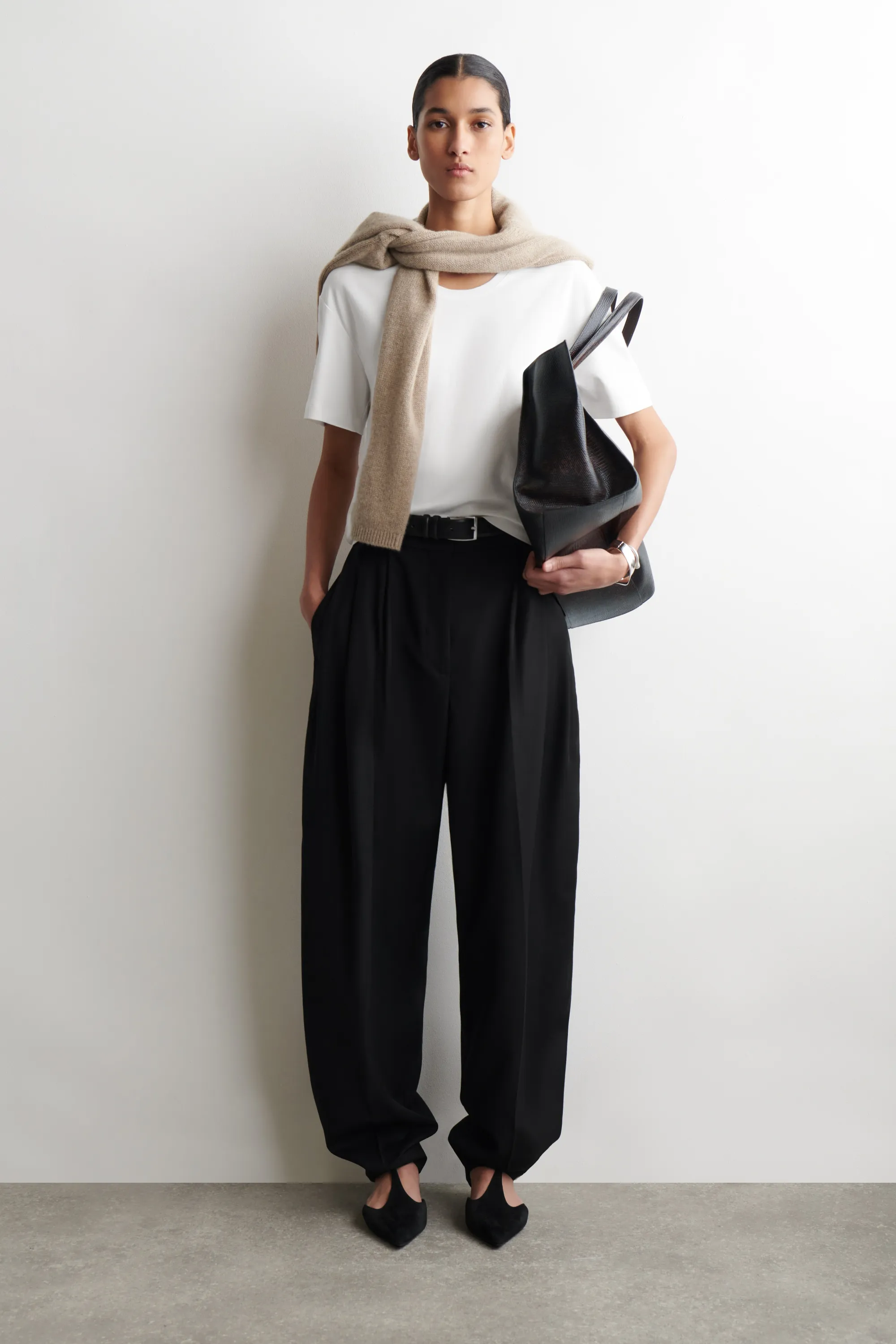 T-SHIRT EN COTON À ENCOLURE DÉGAGÉE - BLANC