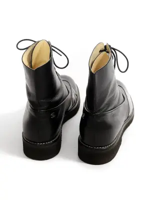 Bottines à lacets en cuir verni noir bout rond Prix boutique 2000€ taille 38 — photo 5