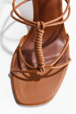 Sandales à talon avec brides fines - Marron — photo 2