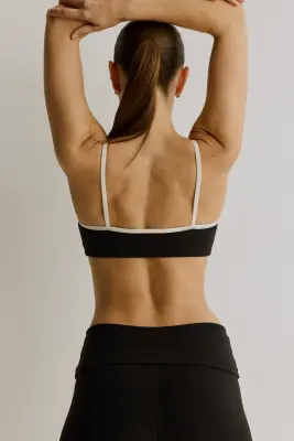 Crop top de sport matelassé SoftMove™ - Noir — photo 3