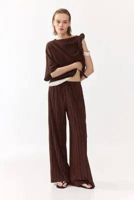 Pantalon large avec taille élastique - Marron foncé/rayé — photo 1