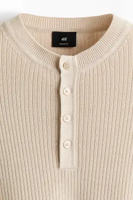 T-shirt côtelé Slim Fit avec col tunisien - Beige clair — photo 4