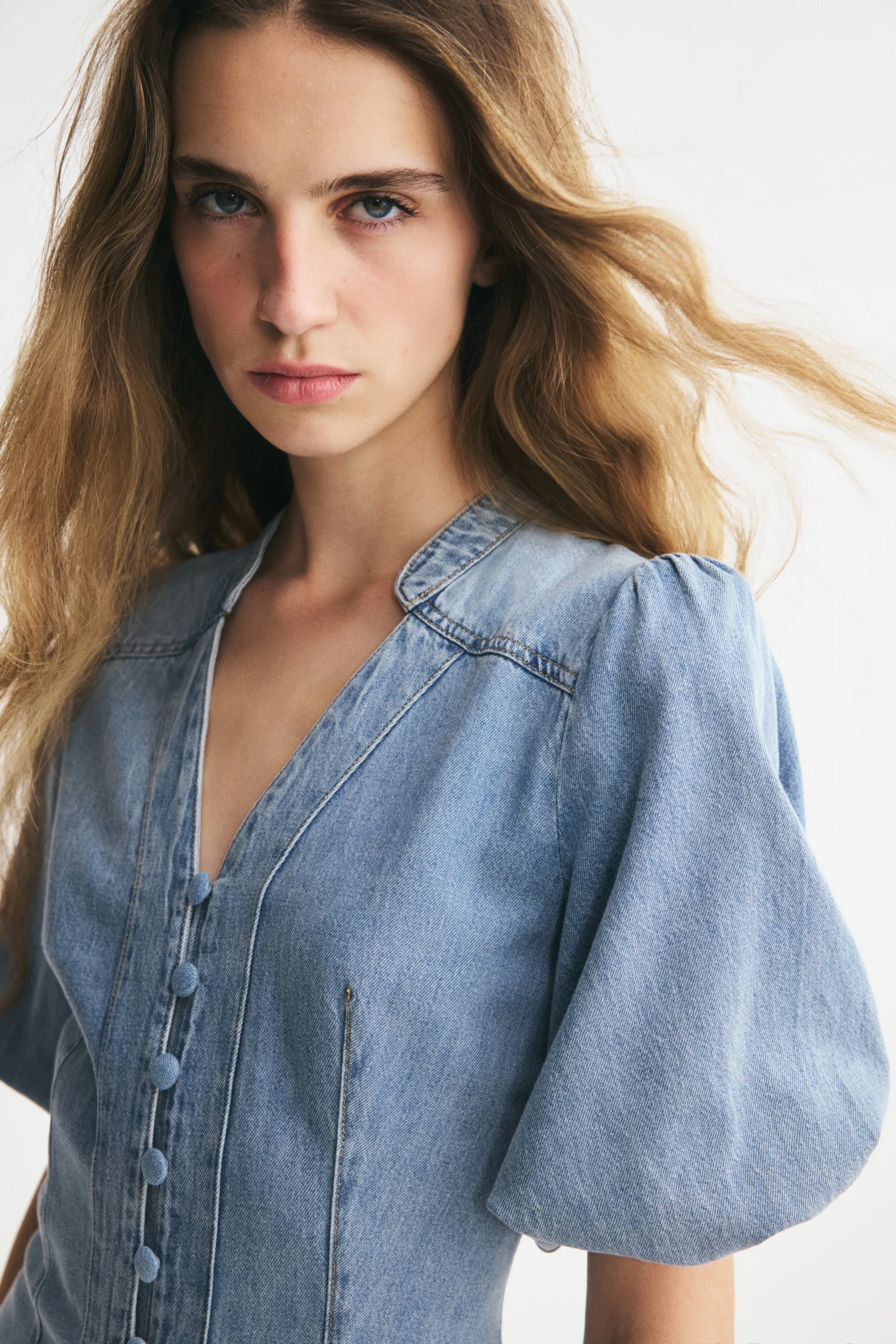 Robe en denim avec manches bouffantes - Bleu denim clair
