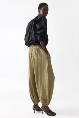 Pantalon à cordon avec jambes ballon - Vert kaki clair — photo 4