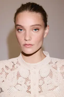 Veste en résille avec applications - Beige clair — photo 1