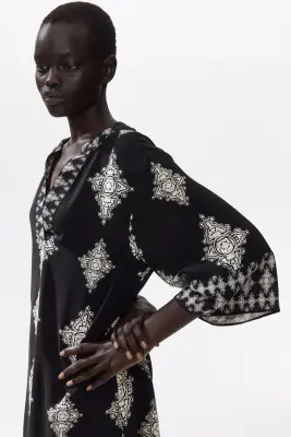 Robe tunique en viscose - Noir/motif — photo 4