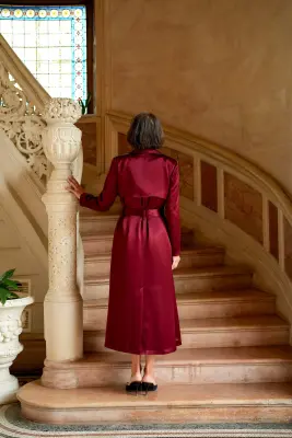 Cameron Satin Trenchcoat - Bordeaux — photo 5