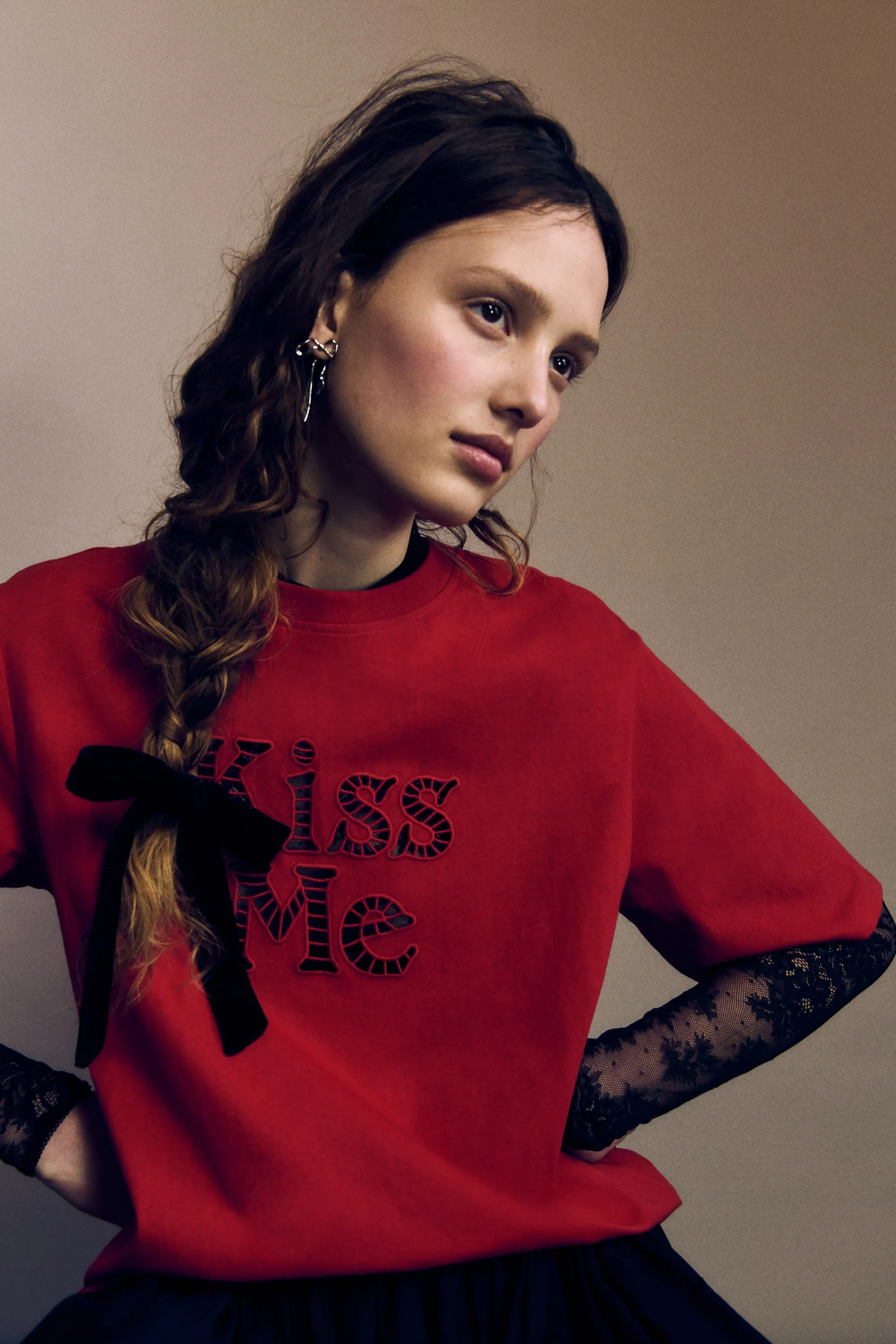 T-shirt avec détails brodés - Rouge/Kiss Me