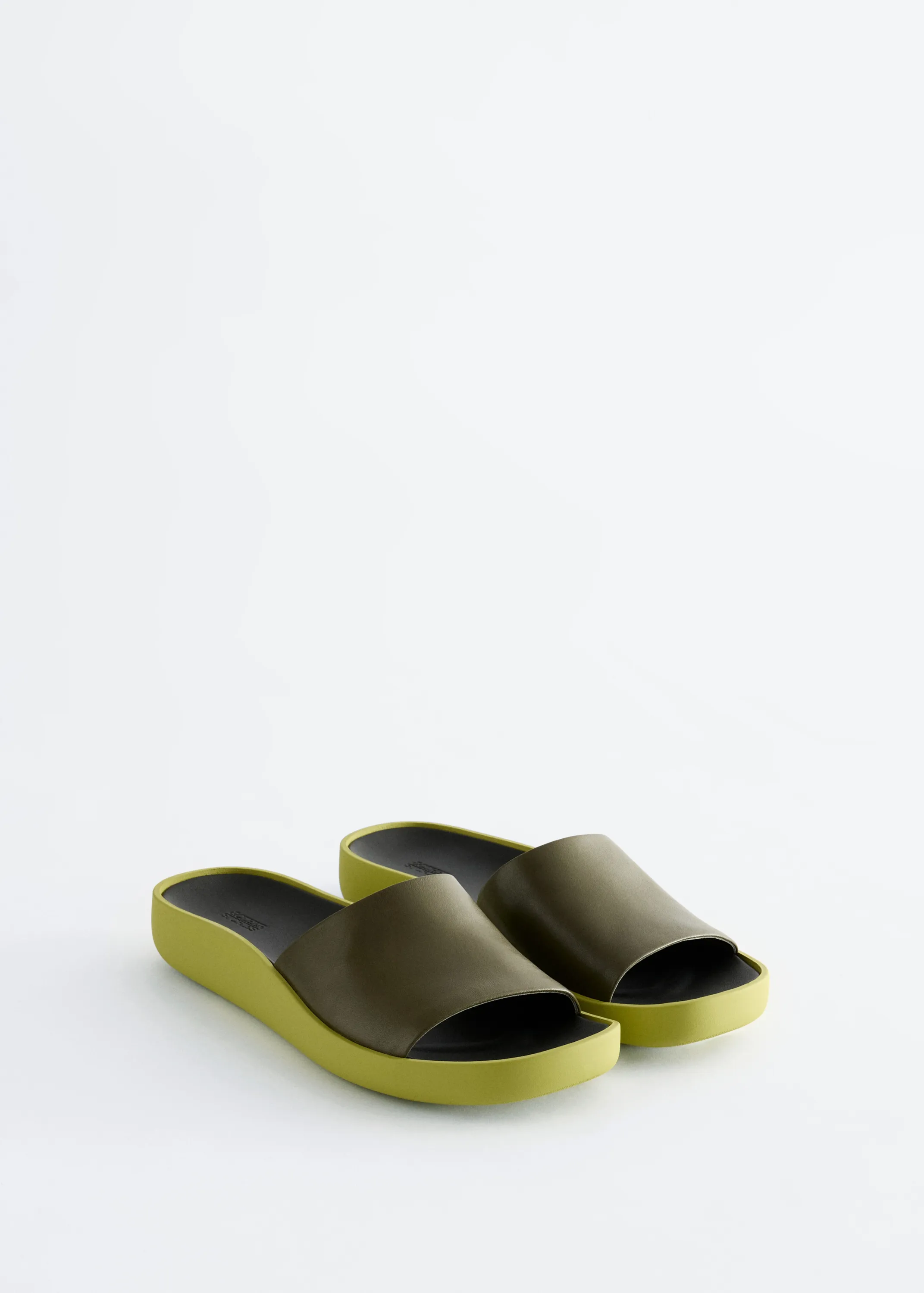 Slip-On Leather Sandals - Vert