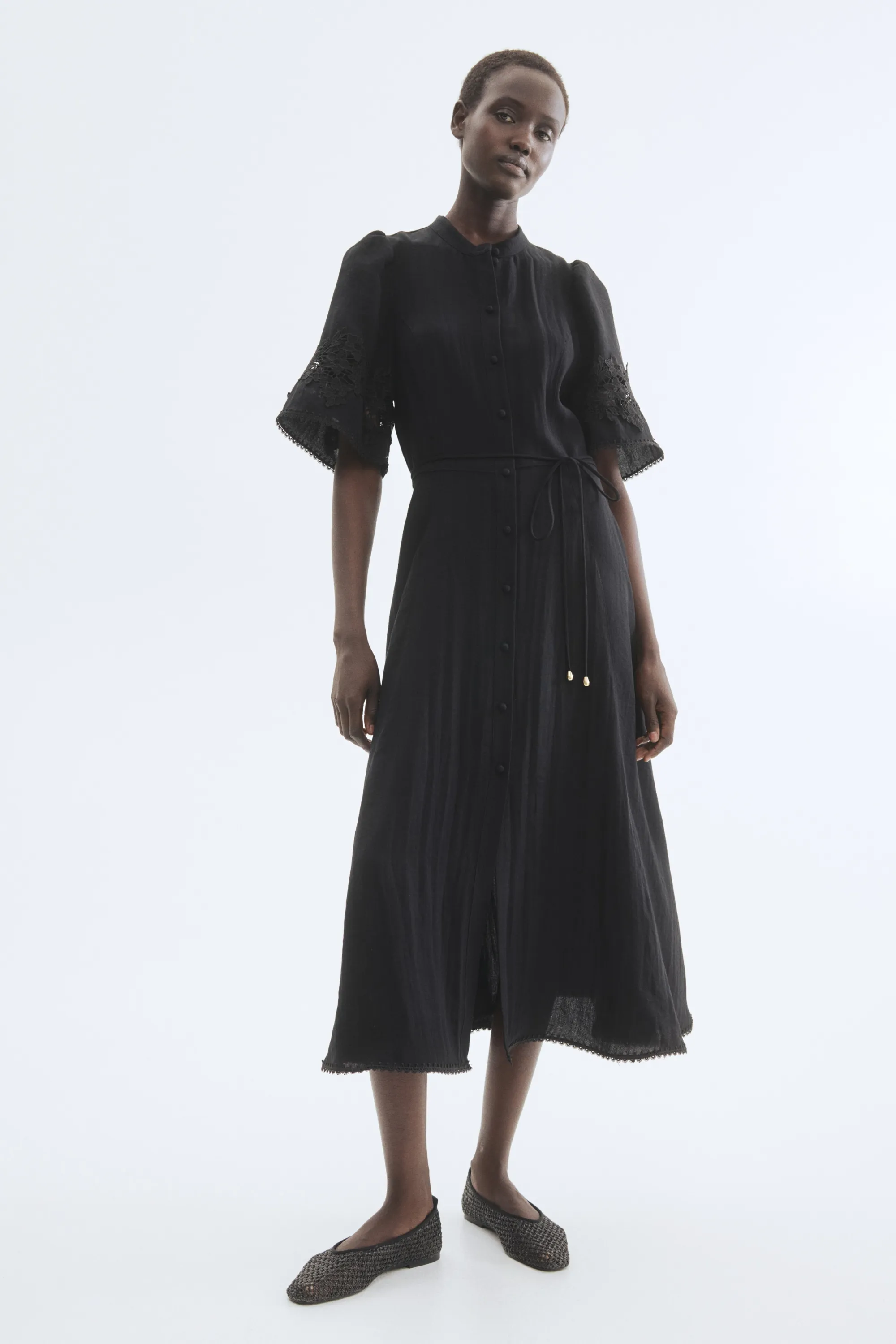 Robe froissée avec broderie anglaise - Noir