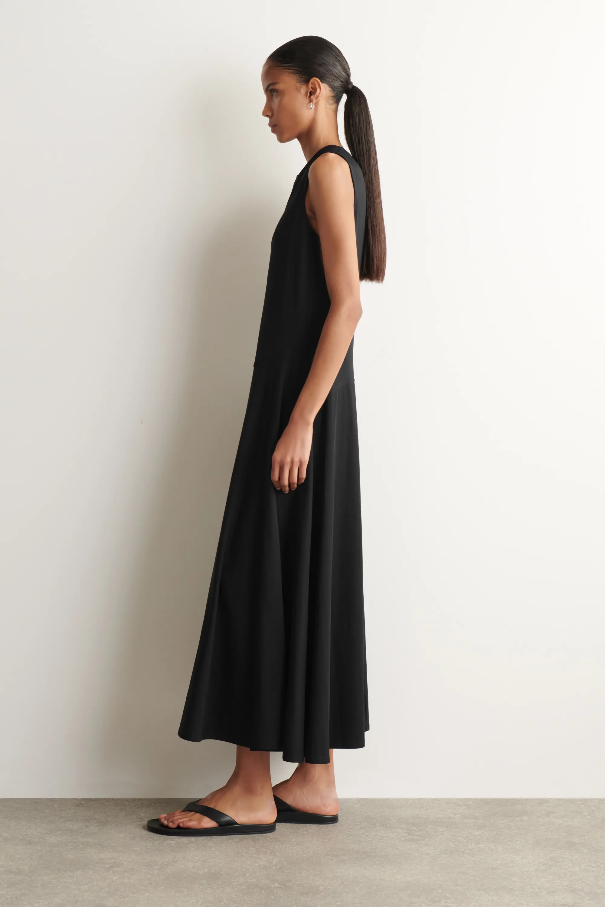 ROBE MIDI EN JERSEY DE COTON SCULPTURALE - NOIR