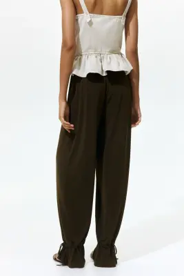 Pantalon ballon avec détails à nouer - Vert kaki foncé — photo 2