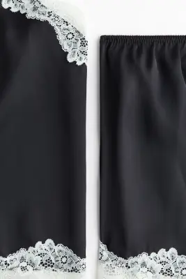Pyjama en satin avec dentelle - Noir — photo 5