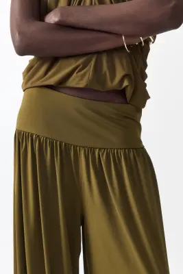 Pantalon 7/8 avec jambes ballon - Vert kaki foncé — photo 2