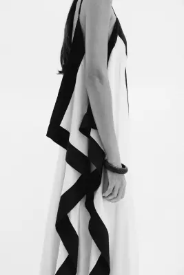 Robe à effet drapé avec bretelles fines - Beige clair/noir — photo 4
