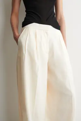 PLEATED MODAL WIDE-LEG TROUSERS - CRÈME — photo 3