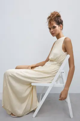 Robe froncée en satin - Beige clair — photo 3