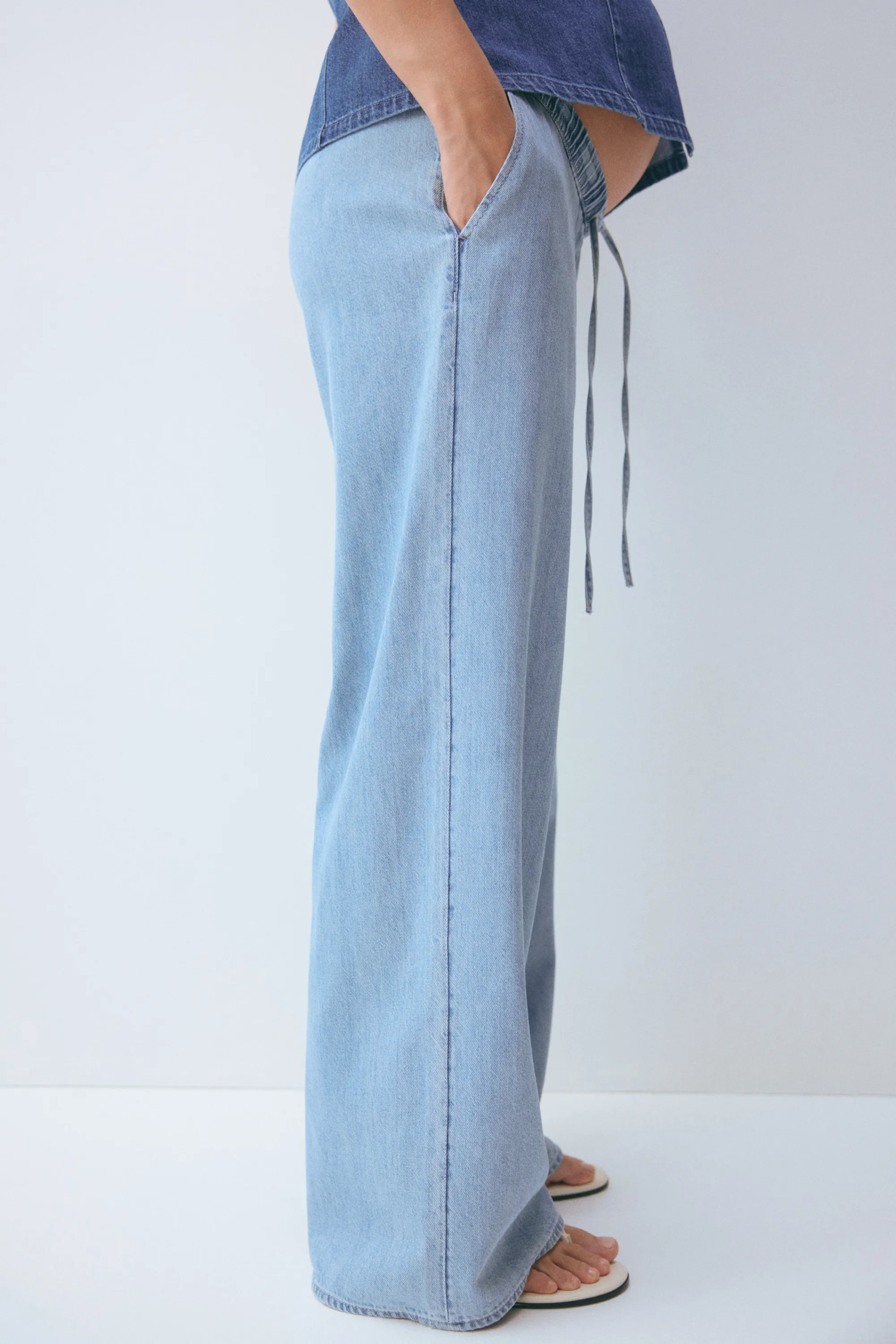 MAMA Pantalon en denim avec cordon de serrage - Bleu denim clair