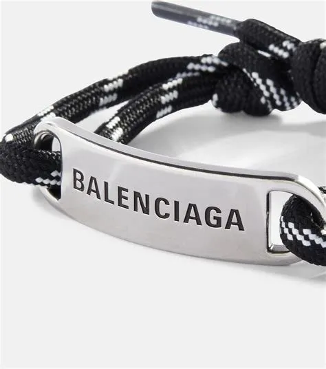 Bracelet lacets et plaque logo
