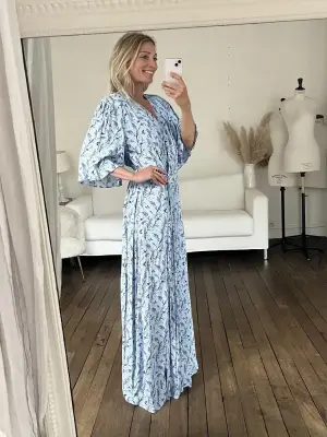 Robe longue portefeuille bleu ciel imprimée oiseaux Prix boutique $175 Taille 42 — photo 3