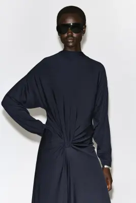 ROBE MIDI DRAPÉE À DÉTAIL TORSADÉ - BLEU MARINE — photo 2