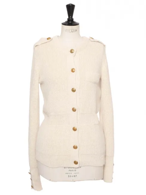 Gilet cardigan col rond en laine épaisse d'alpaga blanc crème et boutons dorés Prix boutique 1600€ Taille S