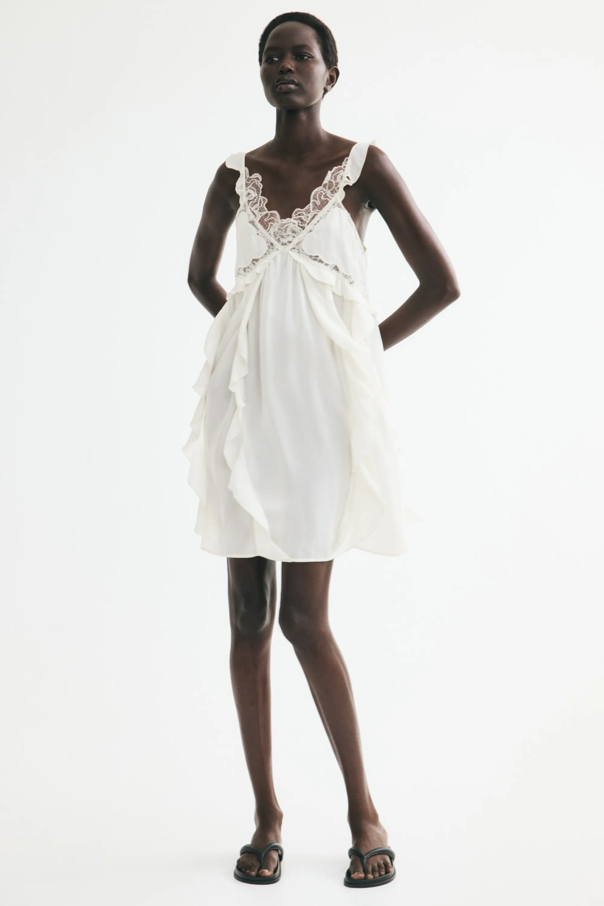 Robe volantée avec dentelle - Crème