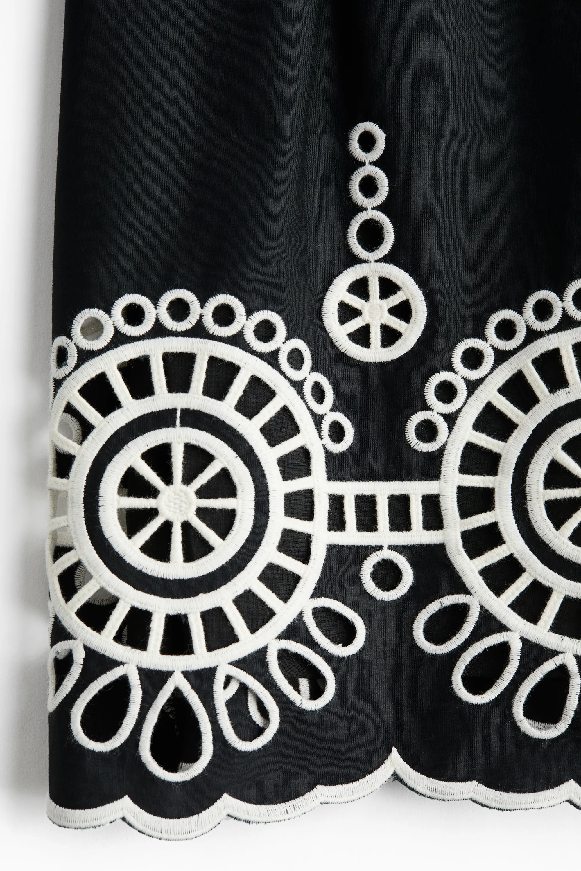 Robe avec détail en broderie anglaise - Noir