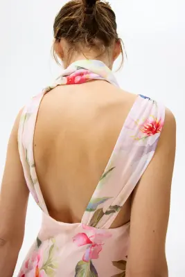 Robe en mousseline avec écharpe - Rose clair/fleuri — photo 2