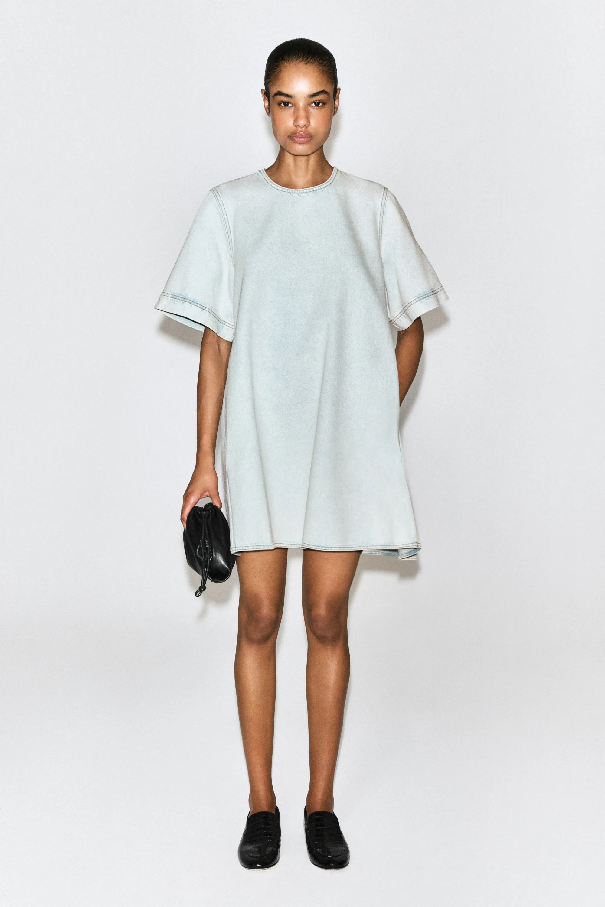 ROBE COURTE ÉVASÉE EN DENIM - BLEU CIEL