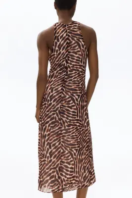 Robe sans manches avec encolure bénitier - Beige clair/motif — photo 4