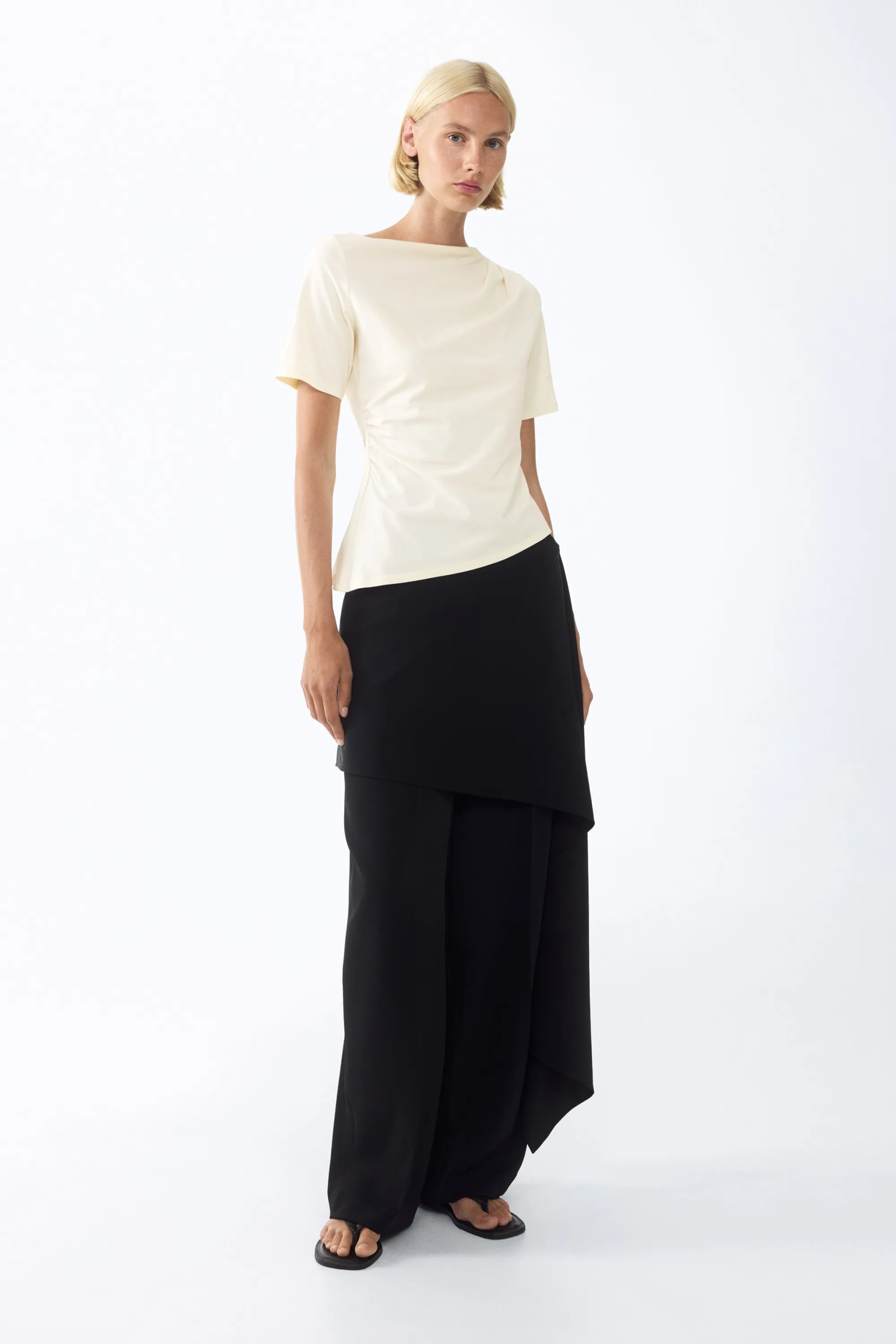 Top asymétrique à effet drapé - Crème
