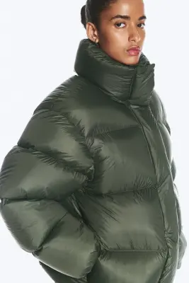 Doudoune oversize en duvet recyclé - Vert kaki foncé — photo 1