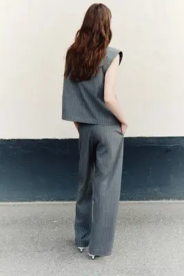 Pantalon chic avec jambes barrel - Gris foncé/rayures tennis — photo 3