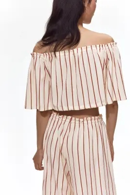 Top épaules nues à effet froissé - Crème/rayé — photo 3