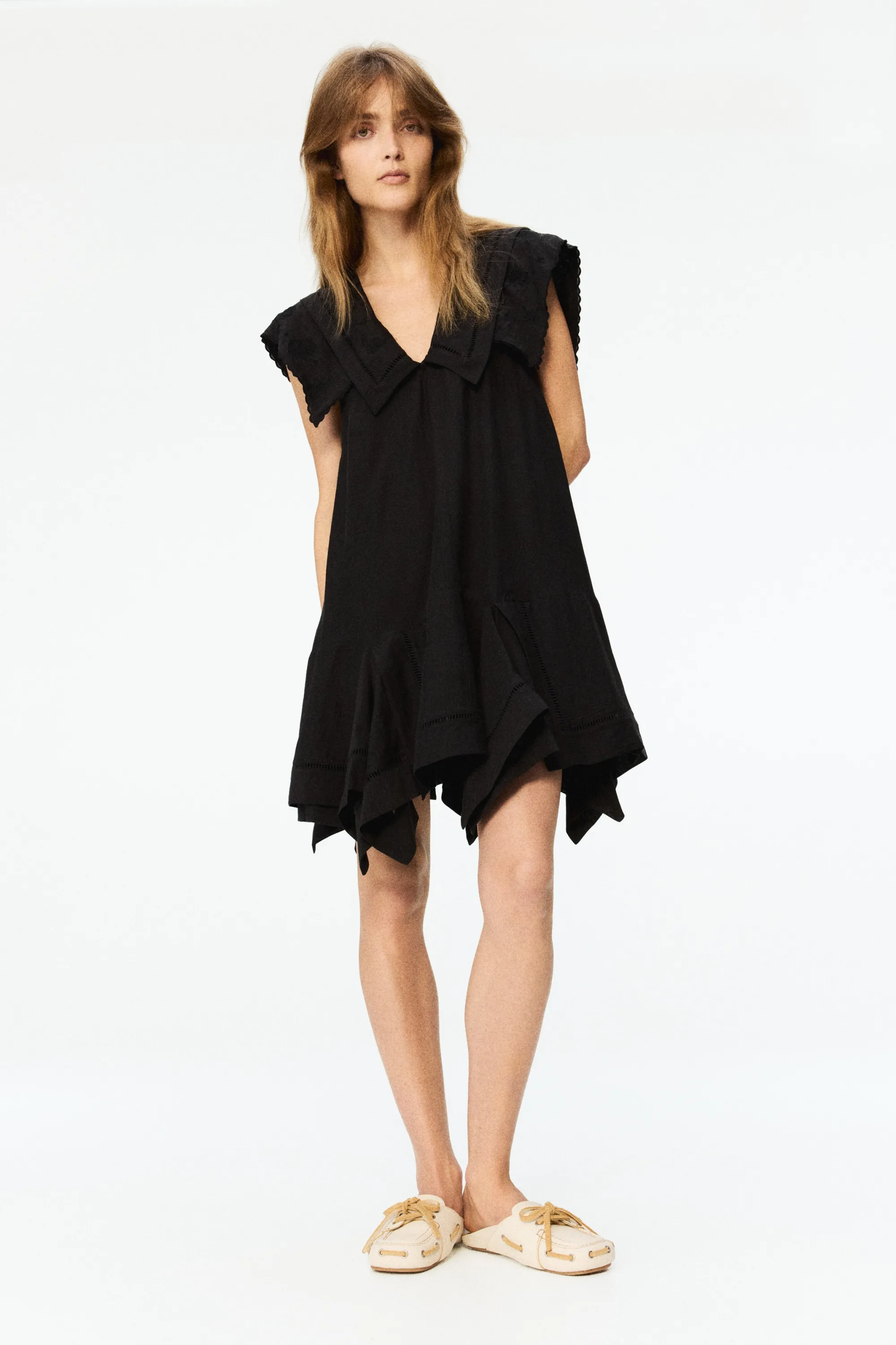 Robe à col marin avec broderie anglaise - Noir