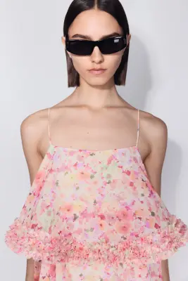 Robe à étages avec détails ruchés - Rose pêche/fleuri — photo 1