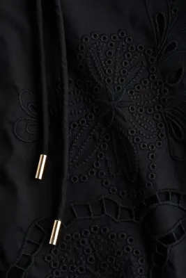 Robe avec broderie anglaise - Noir — photo 3