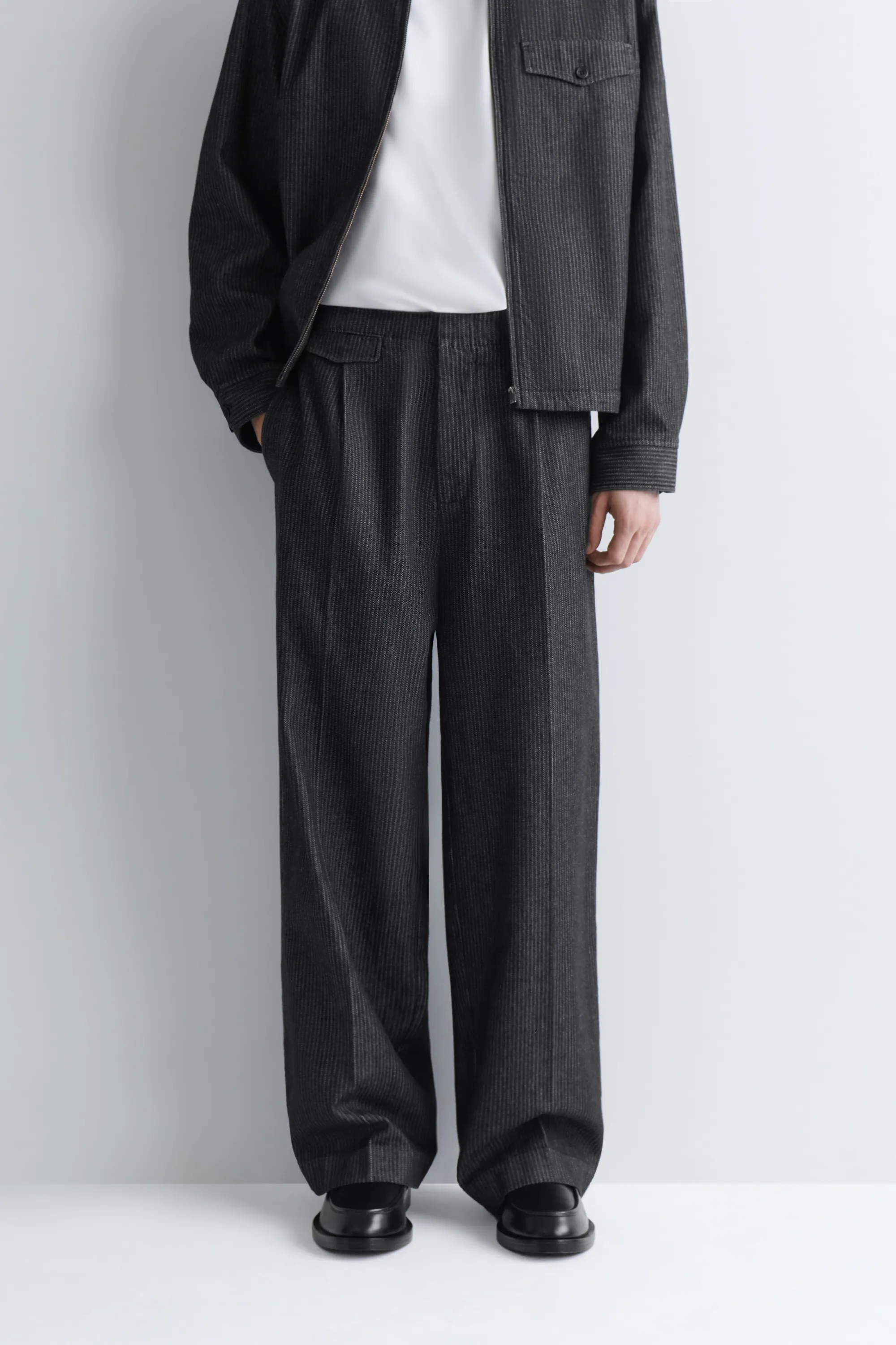 PANTALON LARGE DÉCONTRACTÉ EN DENIM FINES RAYURES - NOIR / FINES RAYURES