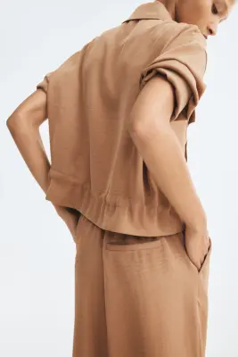 Pantalon à pinces avec cordon de serrage - Beige foncé — photo 2