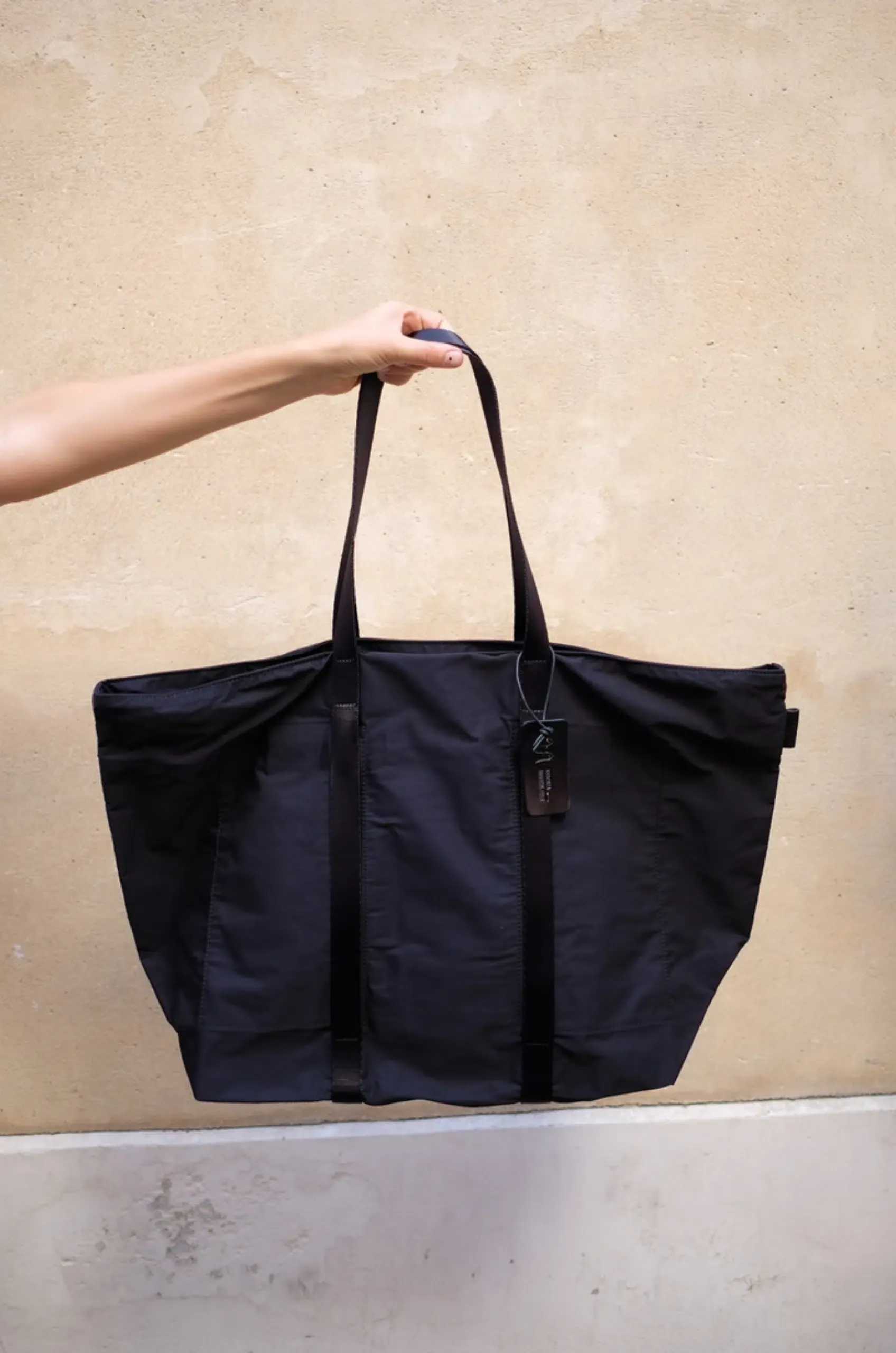 Amiacalva – TOTE(M) F032(M) – BLACK