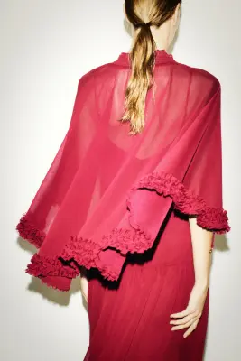 Robe en mousseline avec détail façon cape - Rouge foncé — photo 4
