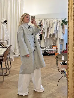 Manteau long oversized en cachemire et laine gris clair Prix boutique 3500€ — photo 3