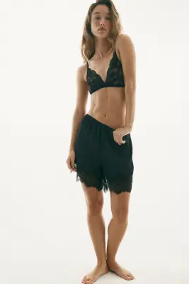 Short de pyjama en satin avec dentelle - Noir — photo 1