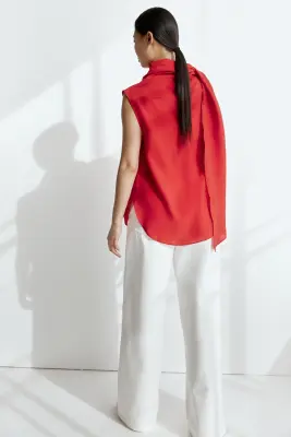 Blouse sans manches avec col écharpe - Rouge vif — photo 1